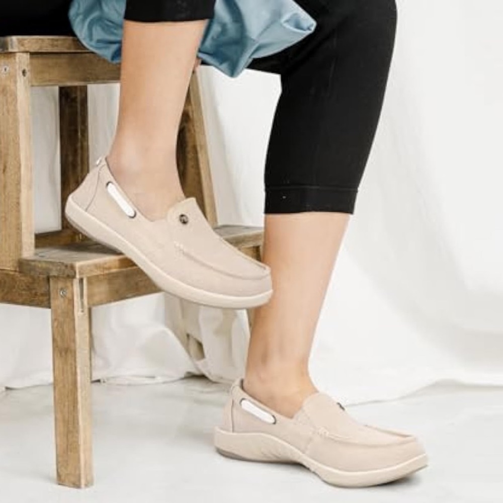 NEW Walk Hero Womens Slip On Loafers / Boat Shoes Arch Support Size 10 W Beige
